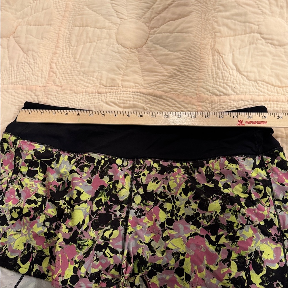 Lululemon Abstract Pattern Shorts - image 5